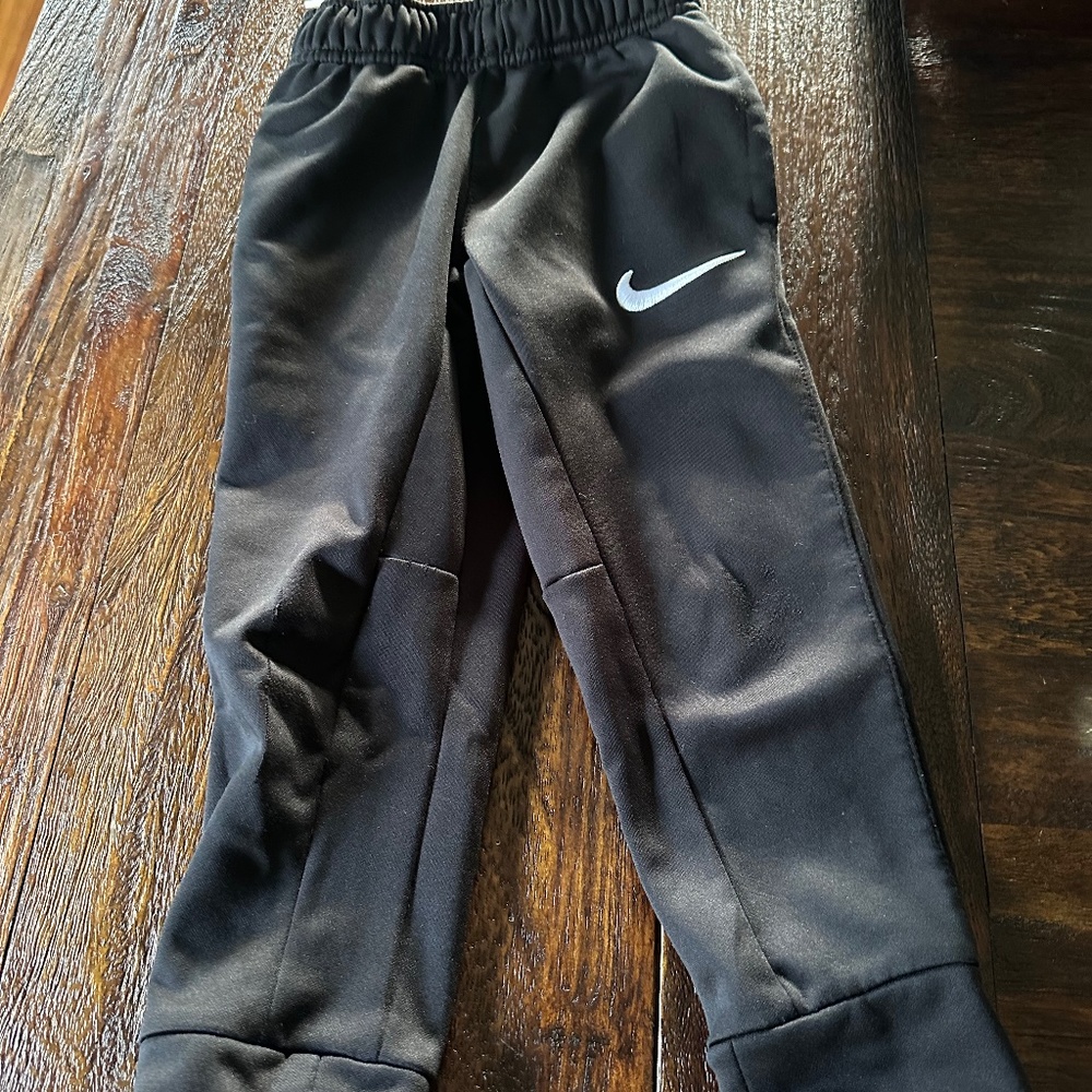 Black Nike boys 4/xs joggers